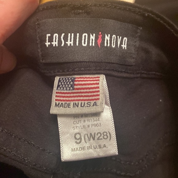 Fashion Nova Women’s 9(28) Black Distressed Skinny Jeans Stretch Made in USA - Picture 4 of 6